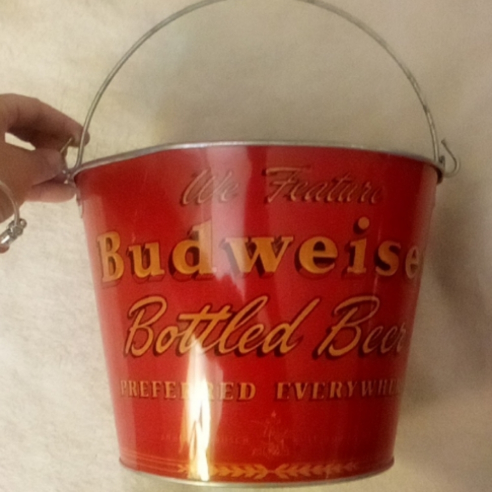 BRAND NEW BUDWEISER COLLECTABLE ICE BUCKET